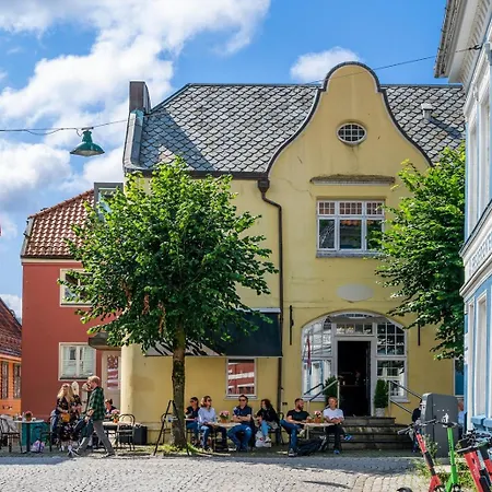 2024 Renovated Luxury Penthouse! Up To 9 Guests! شقة *